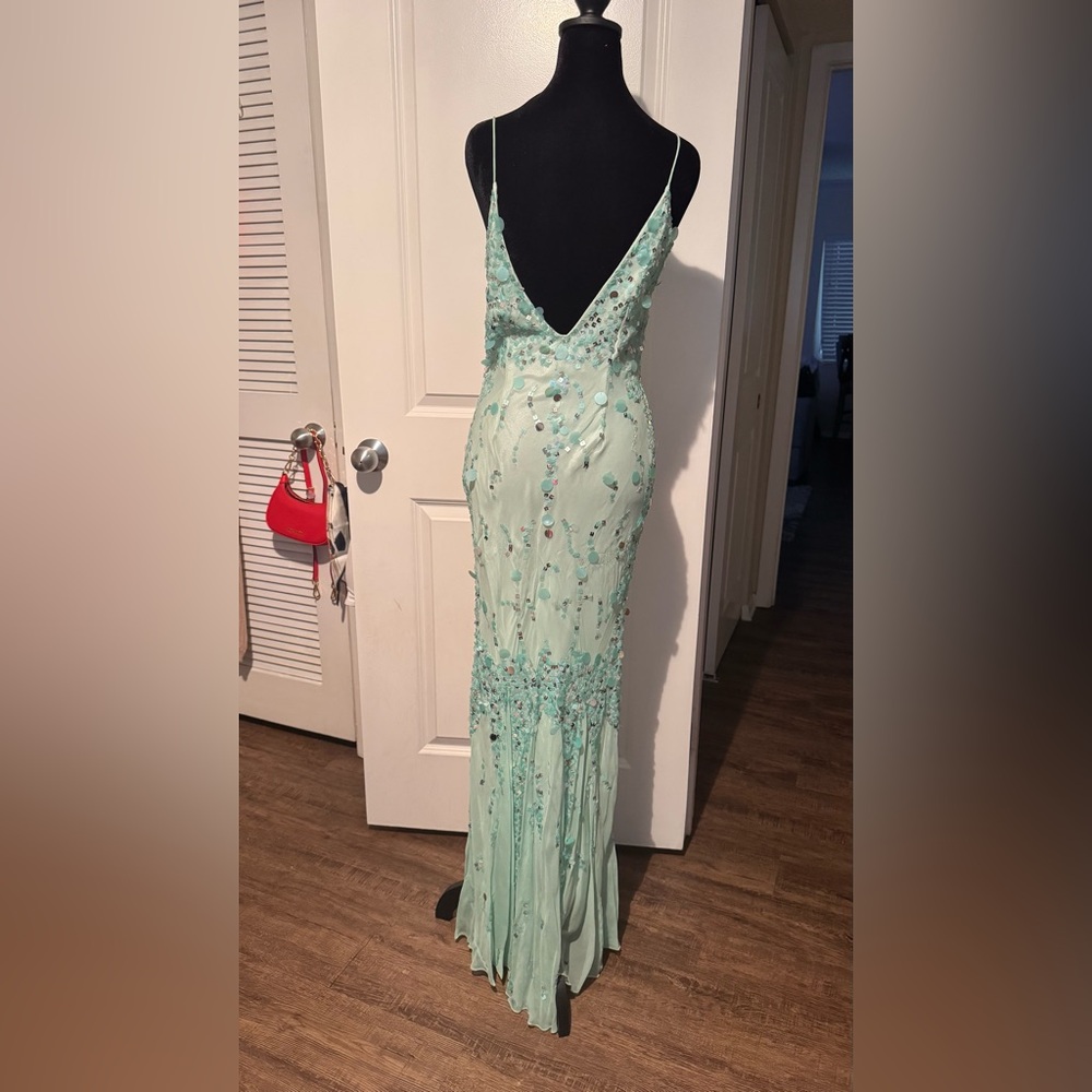 COPY - Beautiful boutique and one of a kind, teal sequined, slight mermaid bodi… - Picture 3 of 11